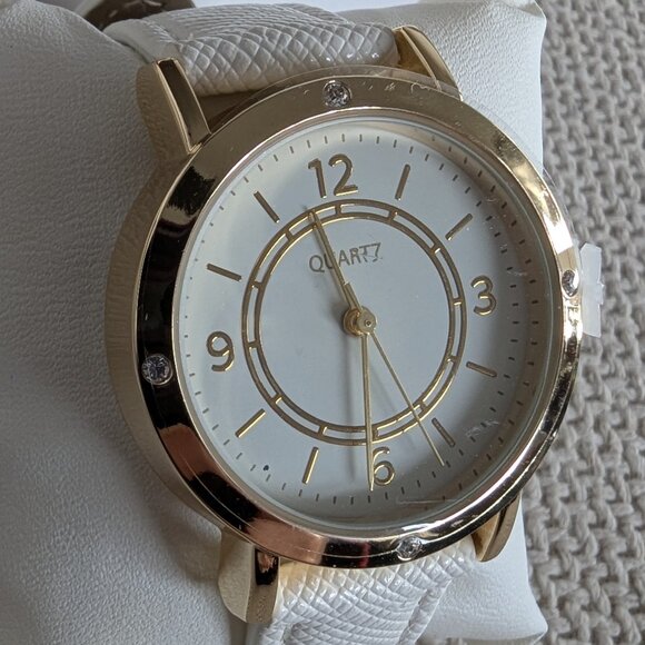 *2/20$* NWOT Creamy White and Gold Quartz Watch with 4 Swarovski Crystals - Picture 3 of 8